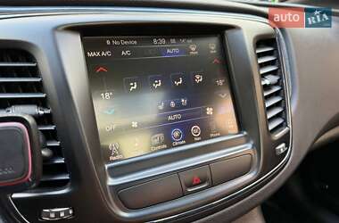Седан Chrysler 200 2015 в 