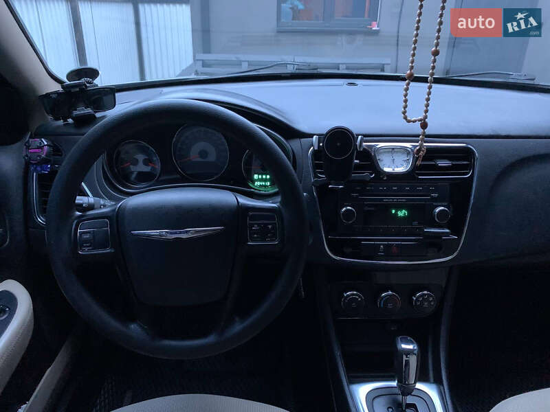 Седан Chrysler 200 2013 в Ковеле