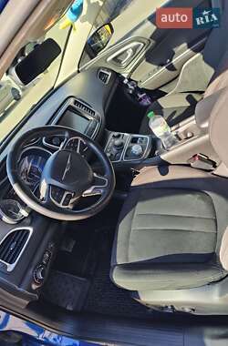 Седан Chrysler 200 2015 в 
