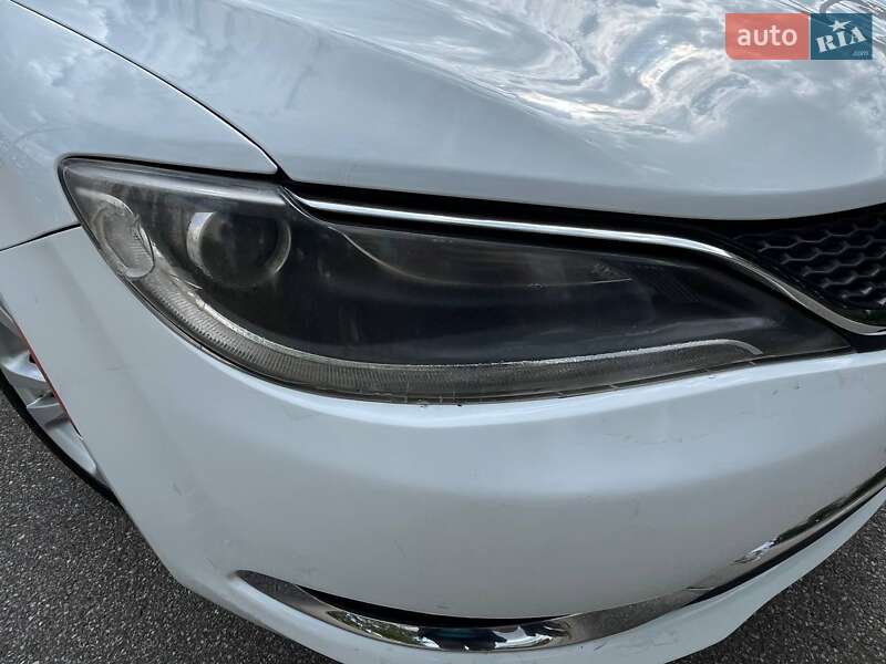 Седан Chrysler 200 2016 в Харкові
