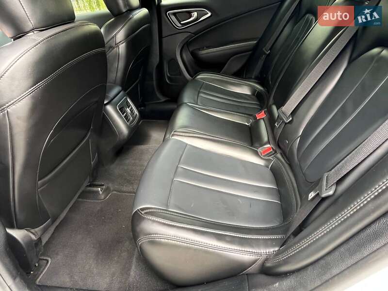 Седан Chrysler 200 2016 в Харкові