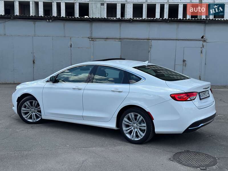 Седан Chrysler 200 2015 в 