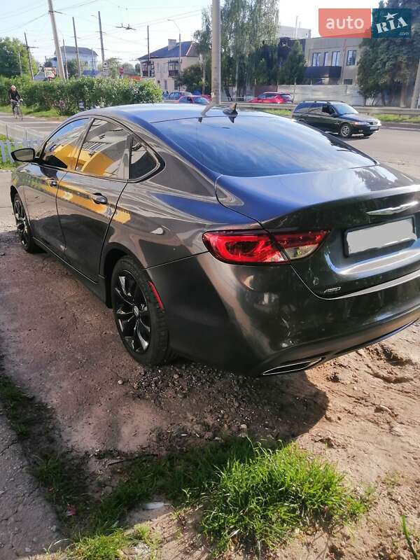 Седан Chrysler 200 2015 в 
