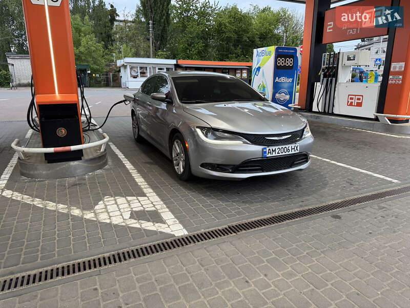 Седан Chrysler 200 2016 в 