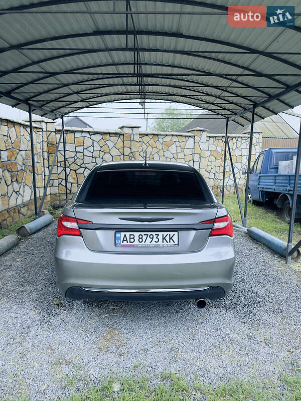 Седан Chrysler 200 2012 в Вінниці