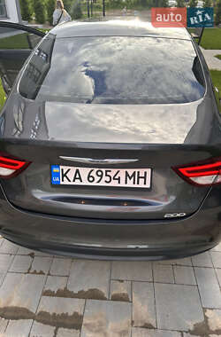 Седан Chrysler 200 2016 в 