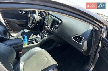 Седан Chrysler 200 2015 в 