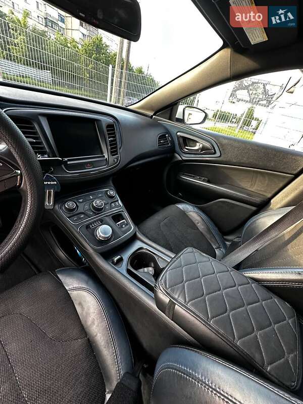 Седан Chrysler 200 2015 в Бердичеве
