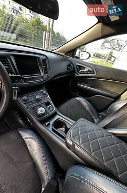 Седан Chrysler 200 2015 в 