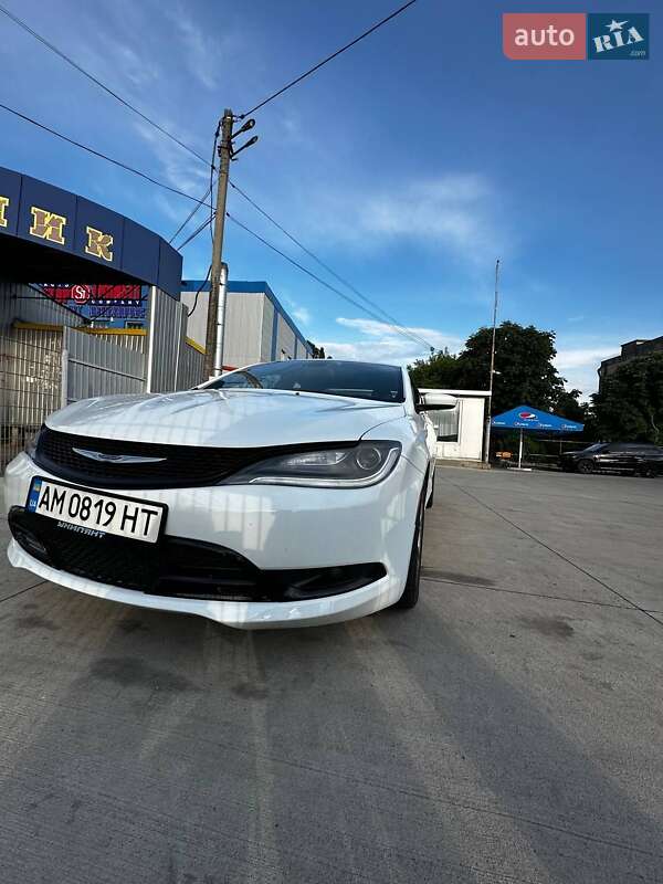 Седан Chrysler 200 2015 в Бердичеве