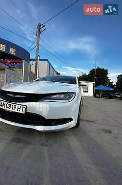 Седан Chrysler 200 2015 в 