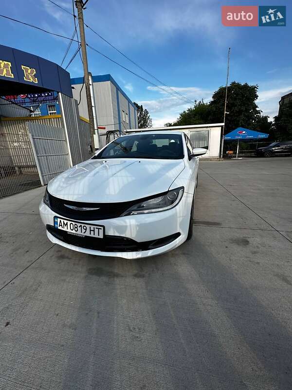 Седан Chrysler 200 2015 в Бердичеве