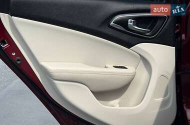 Седан Chrysler 200 2015 в 