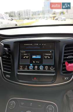 Седан Chrysler 200 2016 в 