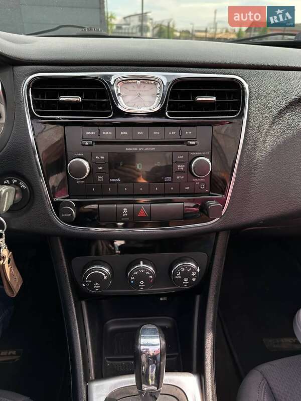 Кабриолет Chrysler 200 2012 в Ивано-Франковске