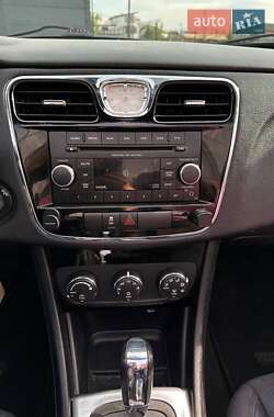 Кабриолет Chrysler 200 2012 в 