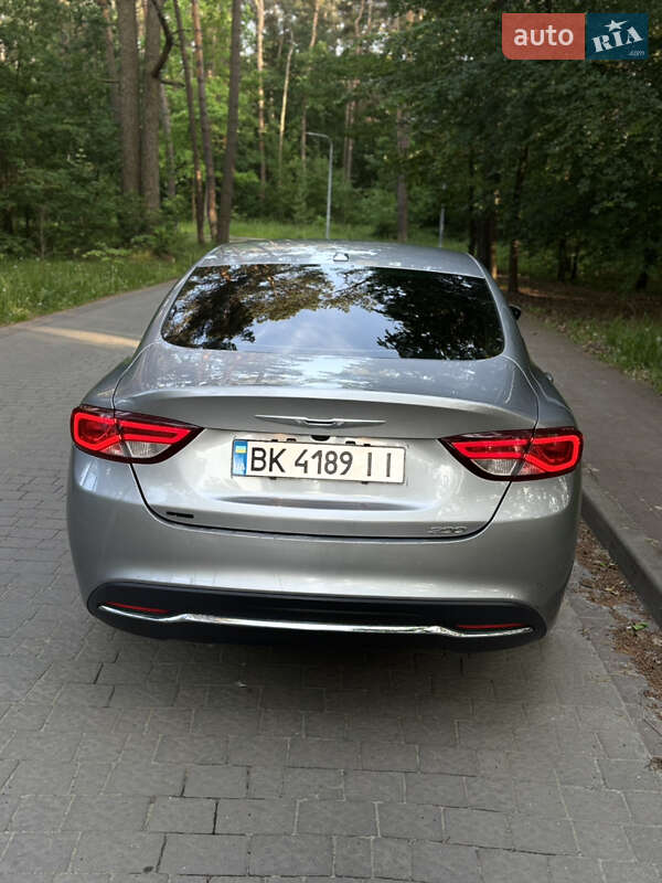 Седан Chrysler 200 2014 в Львові