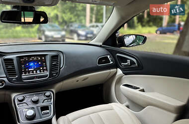 Седан Chrysler 200 2016 в 