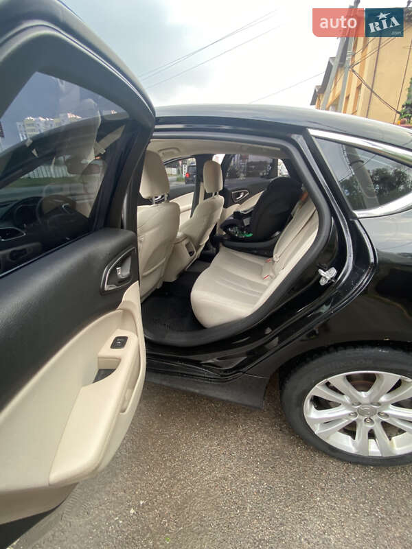 Седан Chrysler 200 2015 в Киеве