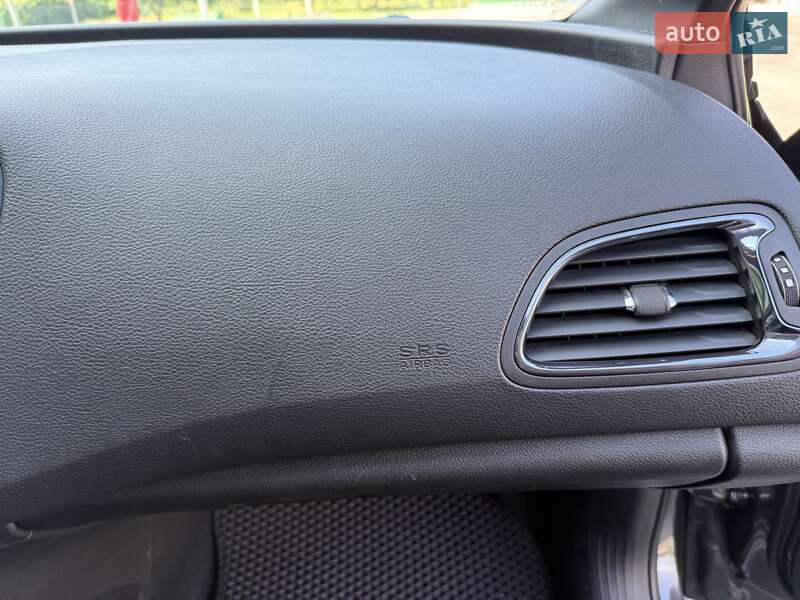 Седан Chrysler 200 2015 в Одессе