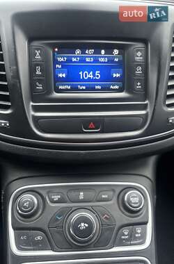 Седан Chrysler 200 2015 в 