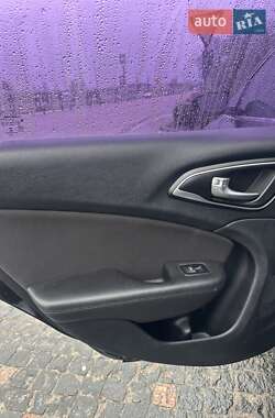 Седан Chrysler 200 2015 в 