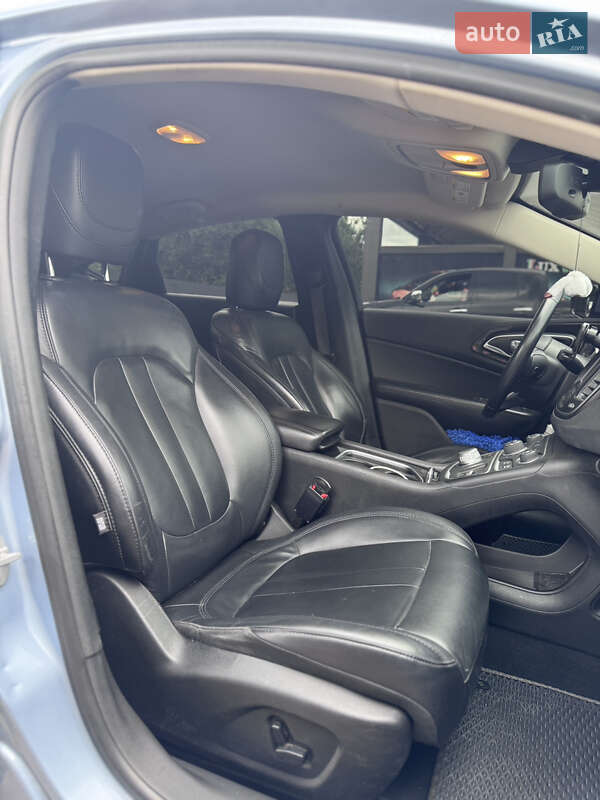 Седан Chrysler 200 2015 в Переяславе