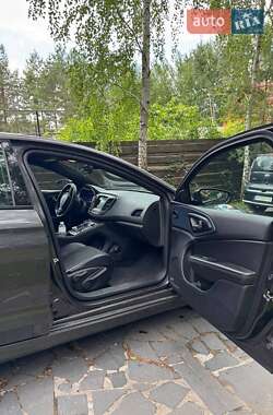 Седан Chrysler 200 2014 в 
