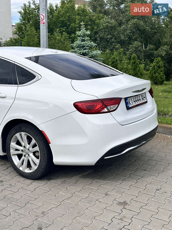Седан Chrysler 200 2015 в Киеве