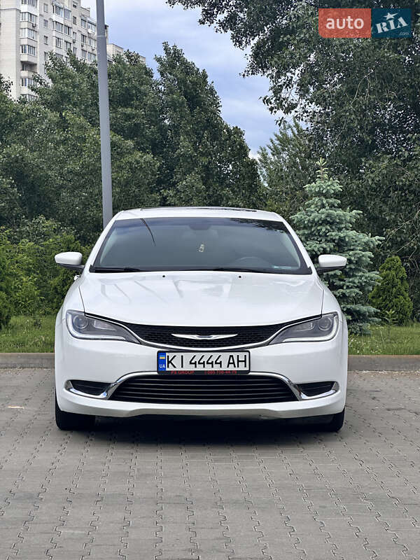 Седан Chrysler 200 2015 в Киеве