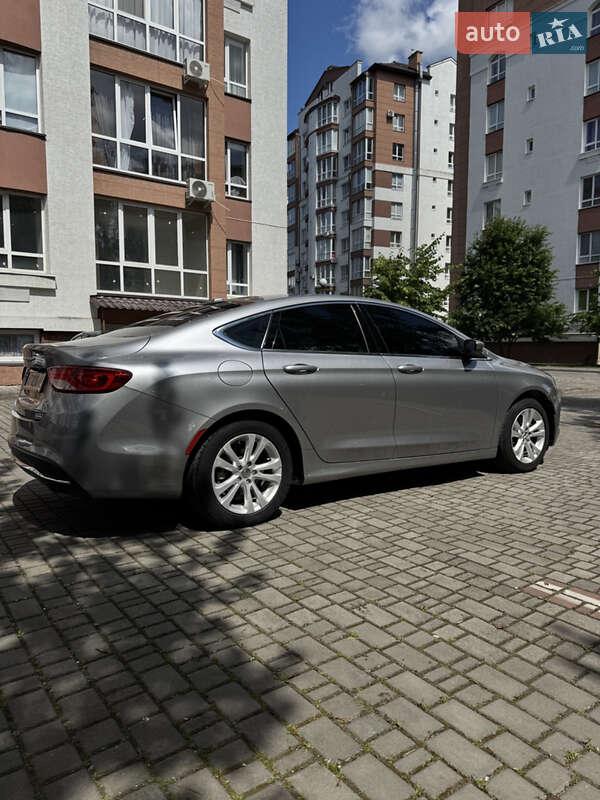 Седан Chrysler 200 2015 в Ивано-Франковске