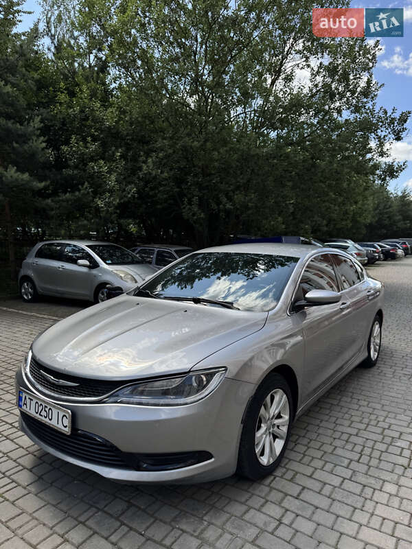 Седан Chrysler 200 2015 в Ивано-Франковске
