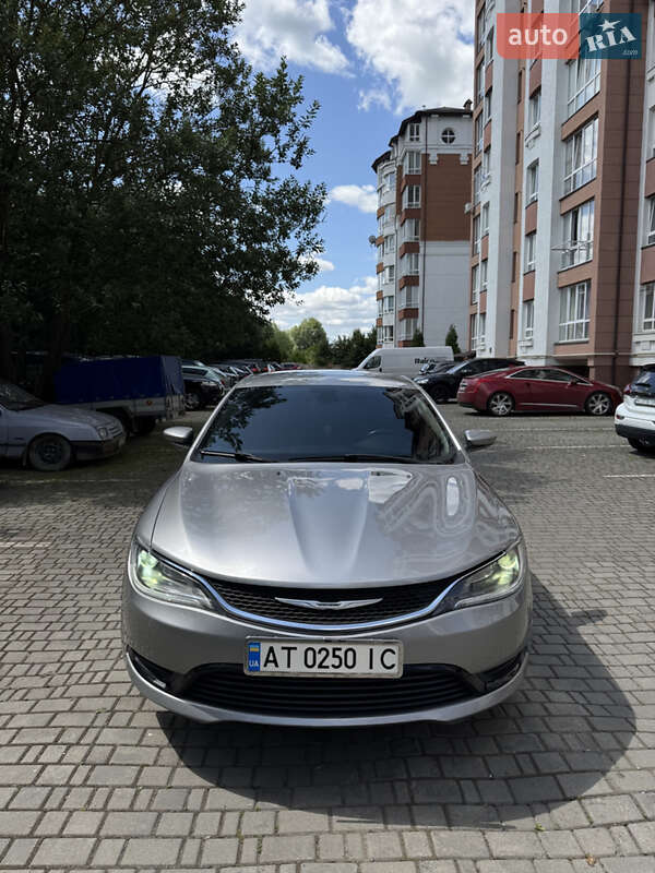 Седан Chrysler 200 2015 в Ивано-Франковске