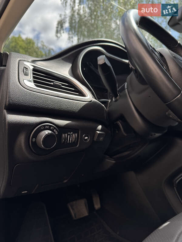 Седан Chrysler 200 2015 в Ивано-Франковске