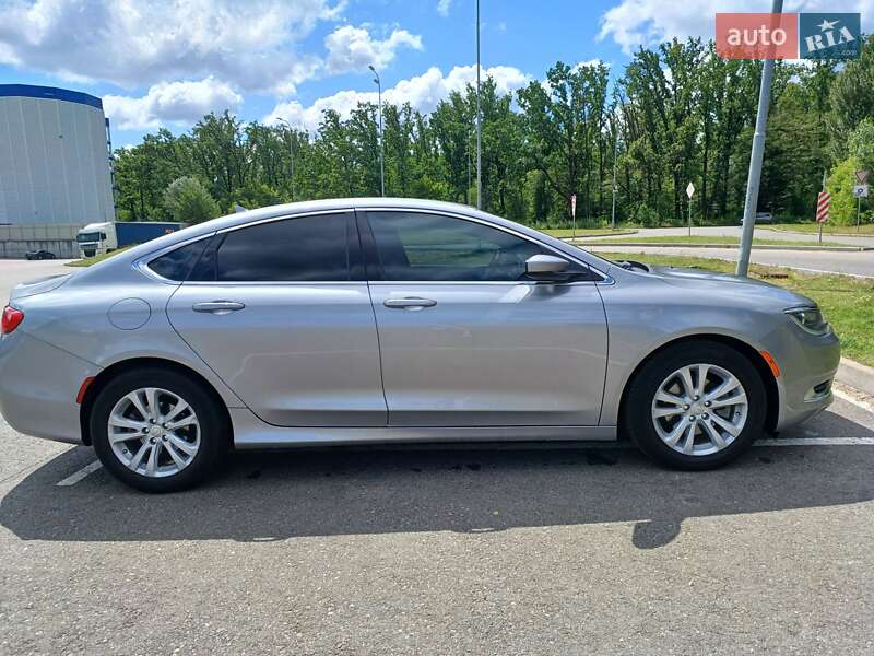 Седан Chrysler 200 2016 в Києві