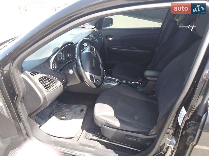 Седан Chrysler 200 2013 в Ирпене
