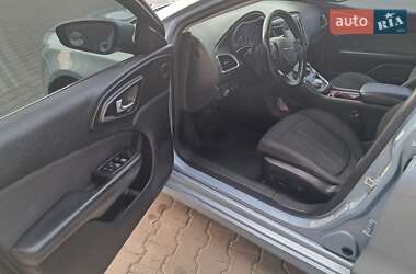 Седан Chrysler 200 2015 в 
