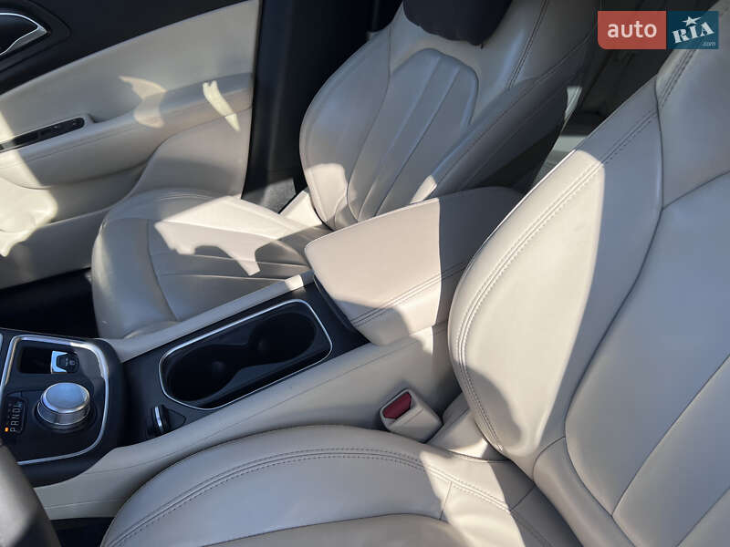 Седан Chrysler 200 2016 в Нововолинську фото 24 Седан Chrysler 200 2016 в Нововолинську