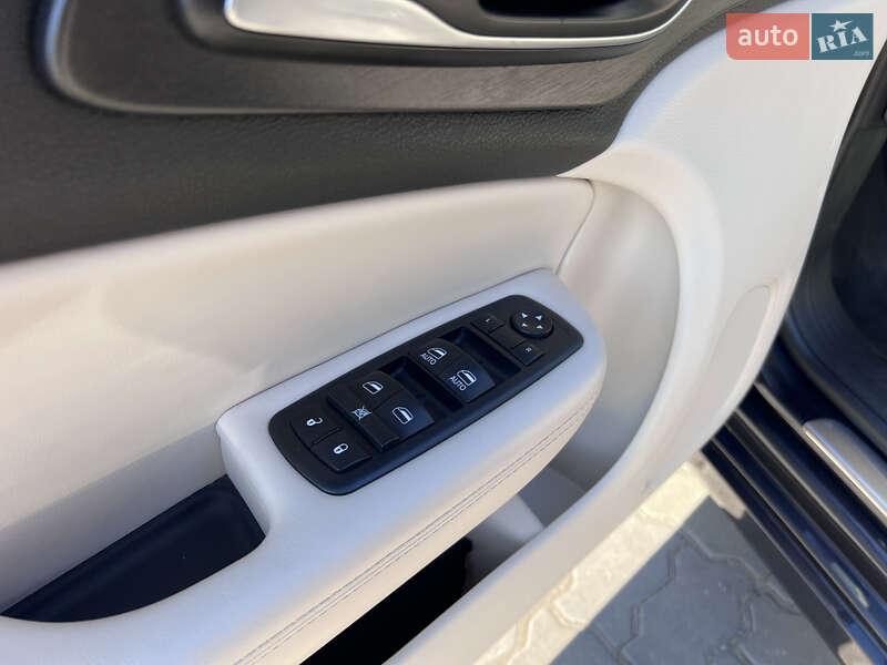 Седан Chrysler 200 2016 в Нововолинську фото 31 Седан Chrysler 200 2016 в Нововолинську