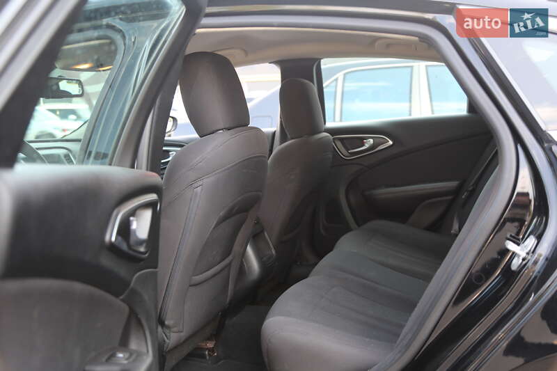 Седан Chrysler 200 2015 в Києві