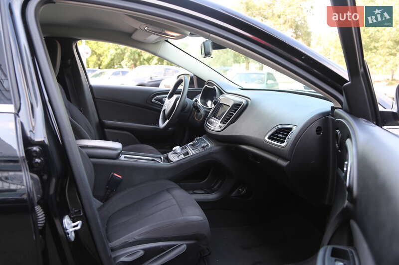 Седан Chrysler 200 2015 в Києві