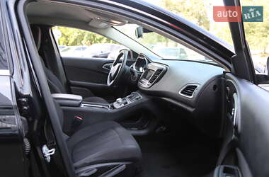 Седан Chrysler 200 2015 в 