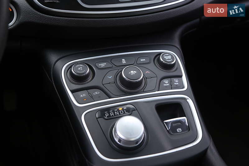 Седан Chrysler 200 2015 в Києві