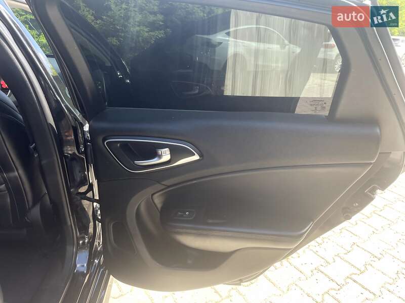 Седан Chrysler 200 2014 в Шепетовке