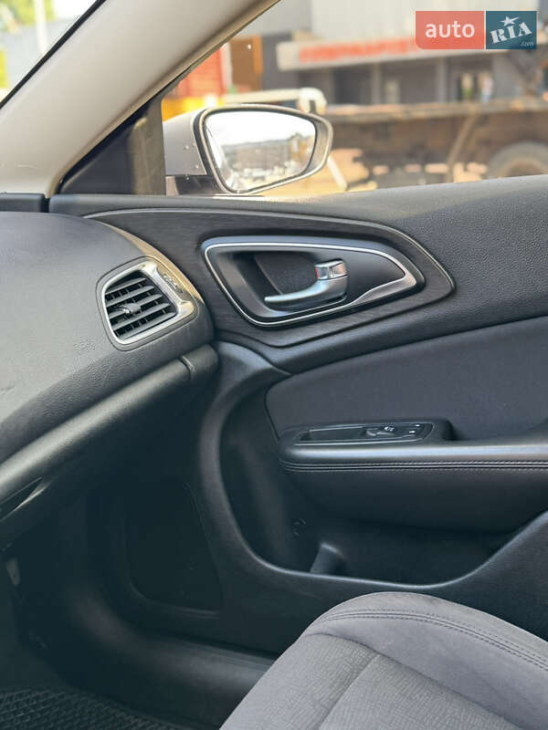 Седан Chrysler 200 2014 в Житомире