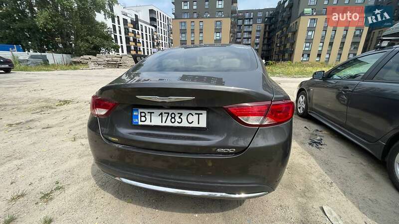 Седан Chrysler 200 2015 в Кропивницком