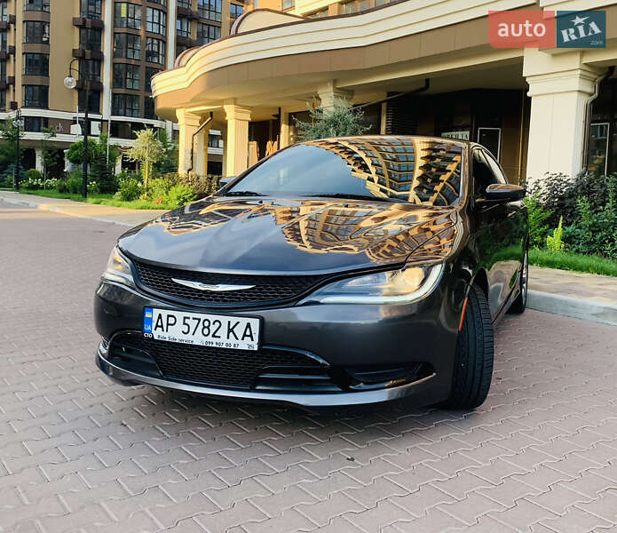 Седан Chrysler 200 2015 в Киеве