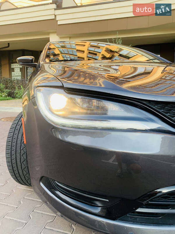 Седан Chrysler 200 2015 в Киеве