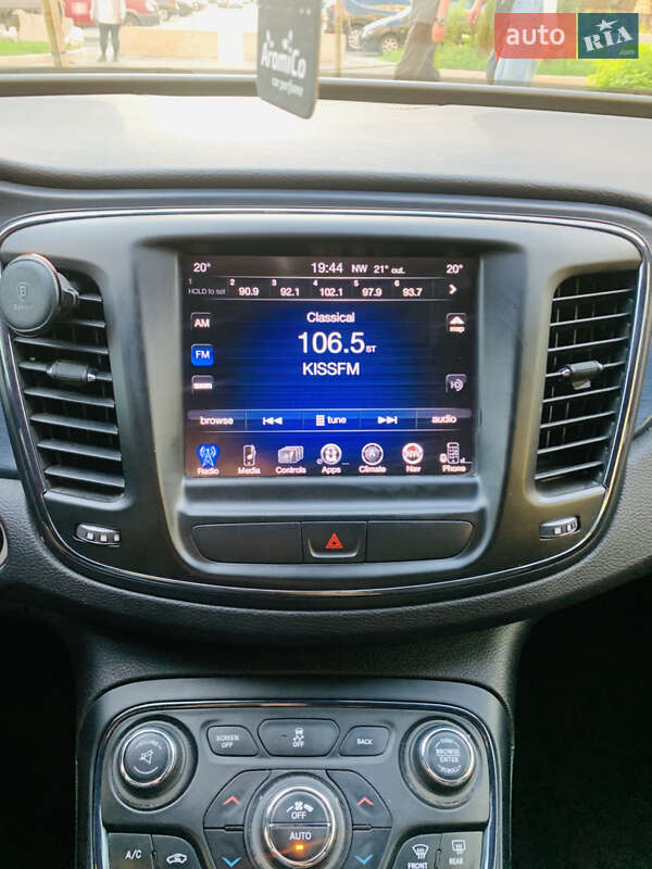 Седан Chrysler 200 2015 в Киеве