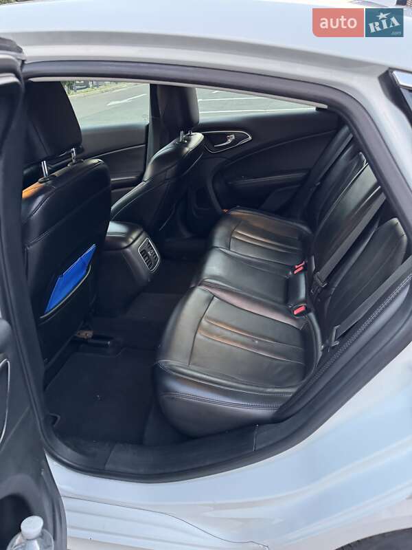 Седан Chrysler 200 2014 в Киеве